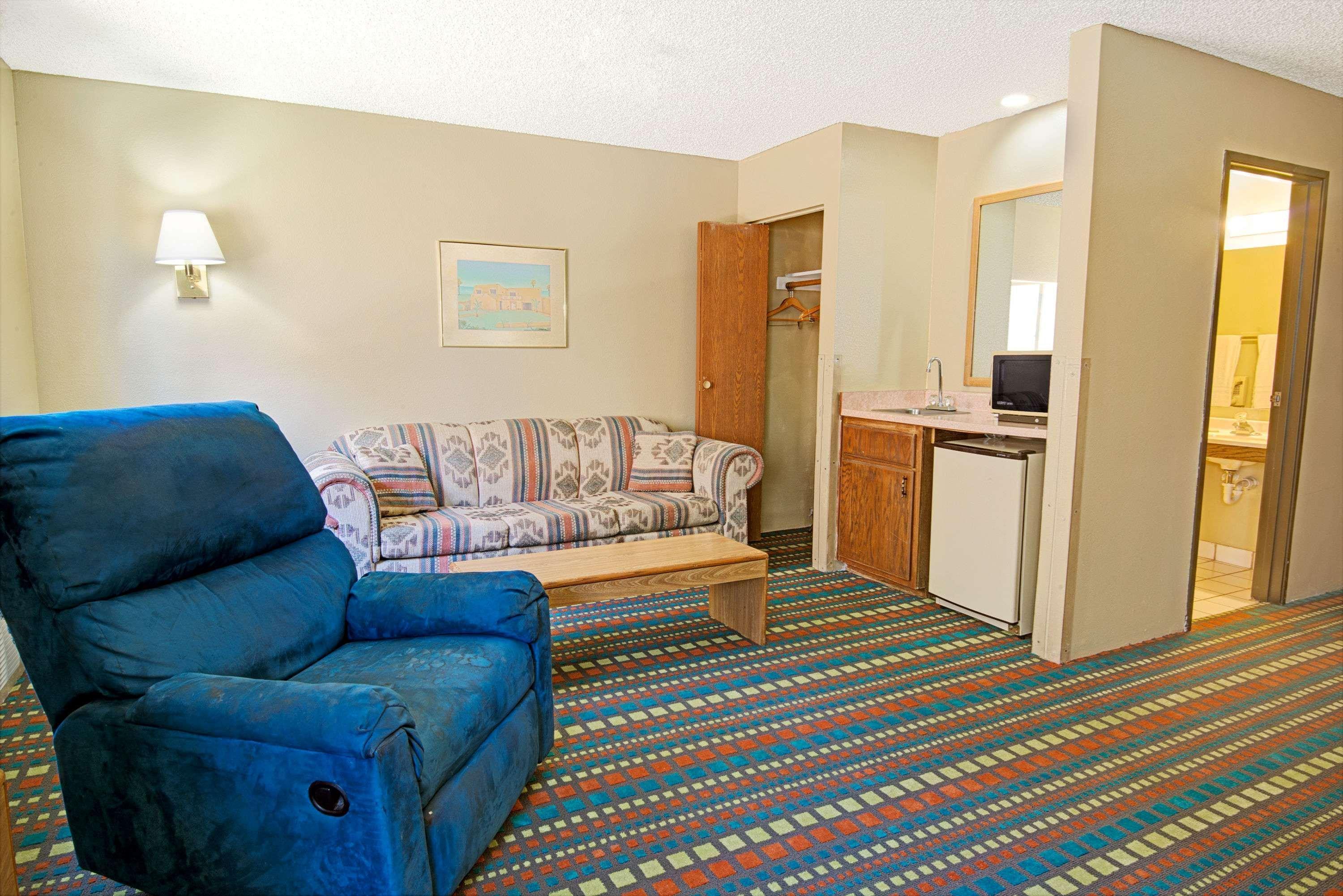 Super 8 By Wyndham Belen Nm Ξενοδοχείο Εξωτερικό φωτογραφία