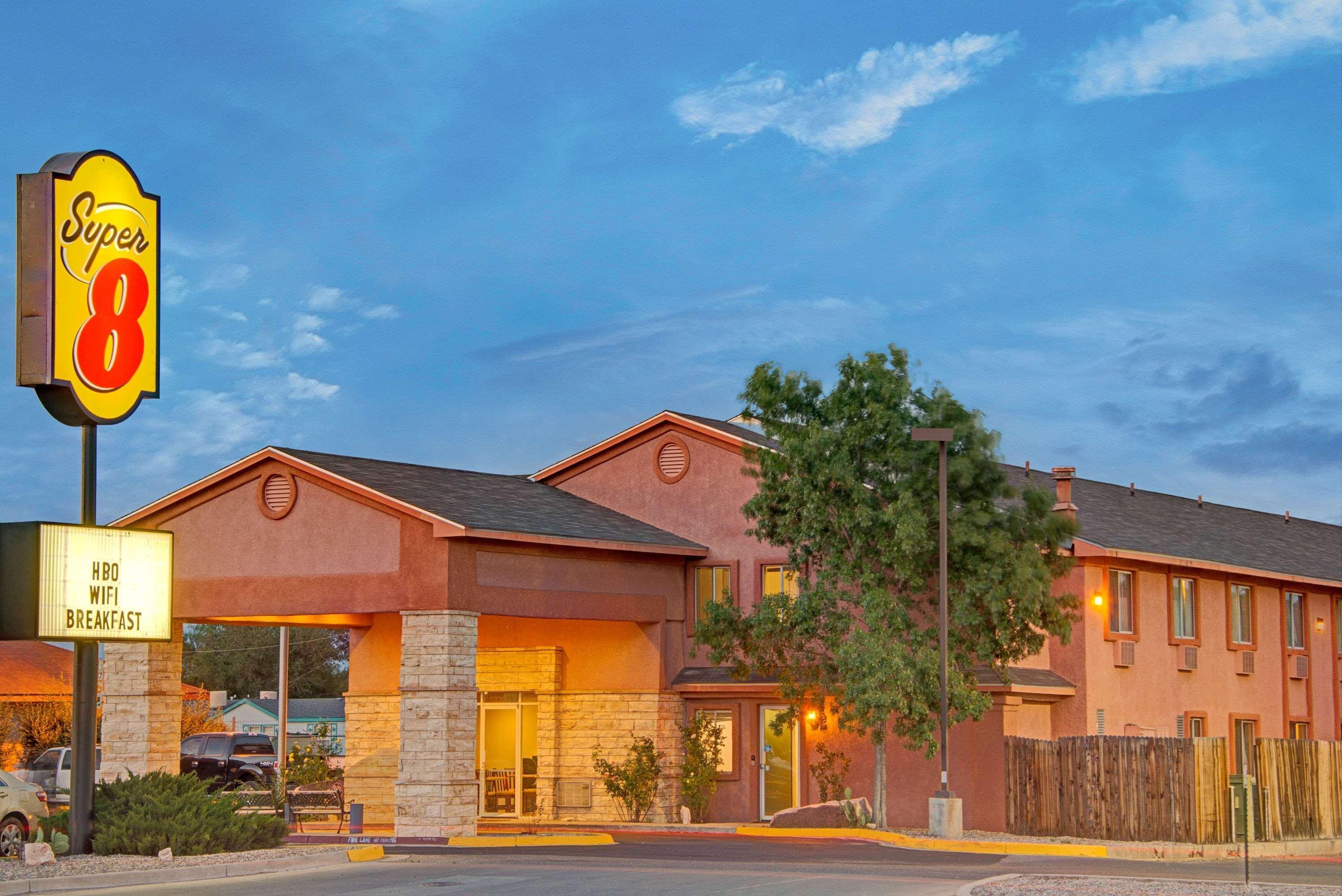 Super 8 By Wyndham Belen Nm Ξενοδοχείο Εξωτερικό φωτογραφία