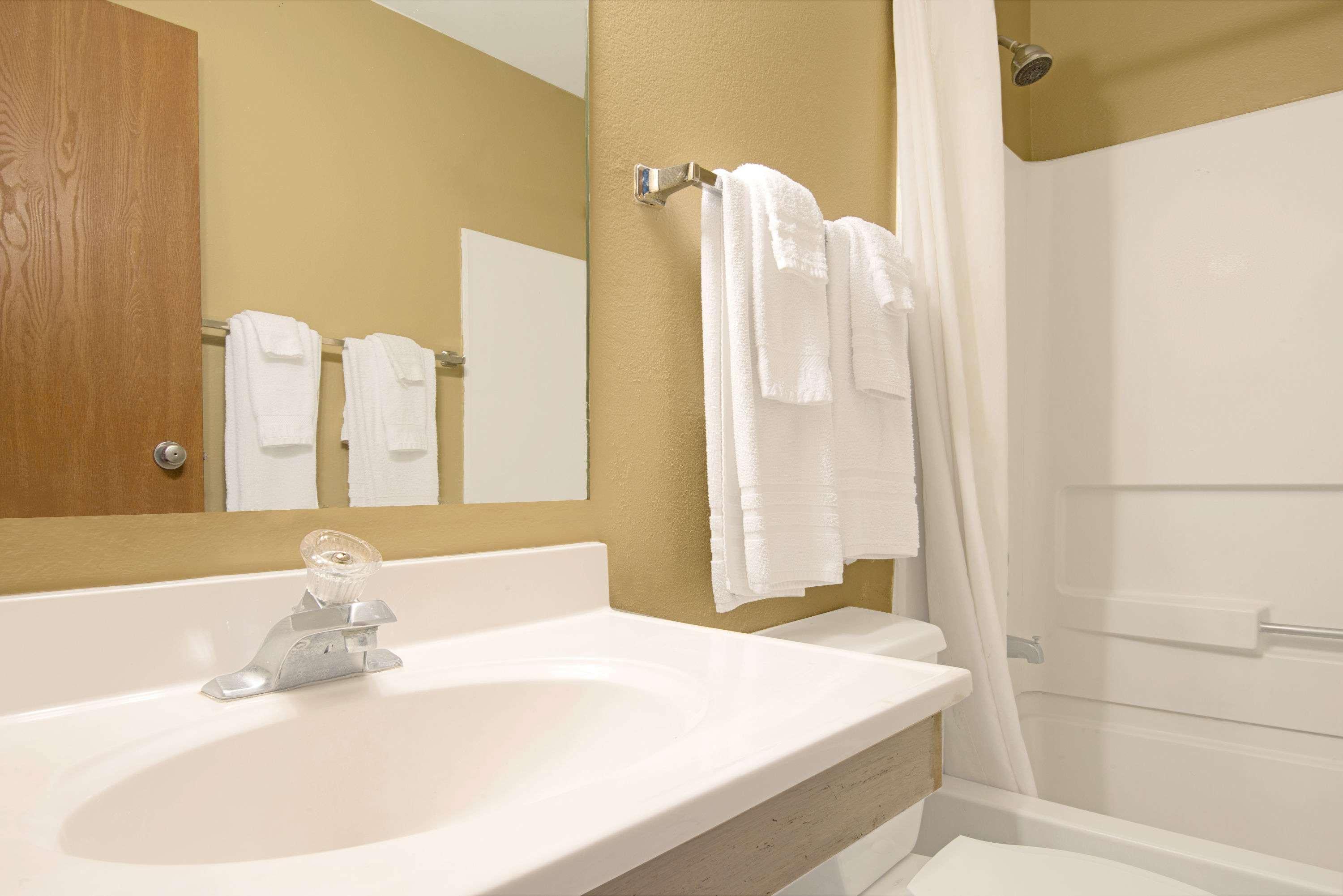 Super 8 By Wyndham Belen Nm Ξενοδοχείο Εξωτερικό φωτογραφία